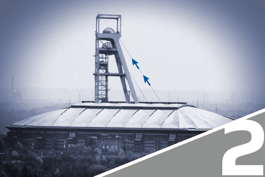 Collage. Veltins Arena in schwarz-weiß, dahinter ein Förderturm, zwei blaue Pfeile zeigen nach oben entlang der Förderseile. Unten rechts eine Zwei vor grauem Hintergrund.